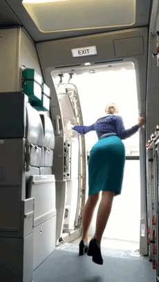 韩国老哥200米高空强开飞机舱门:类似的狼人还真不少!